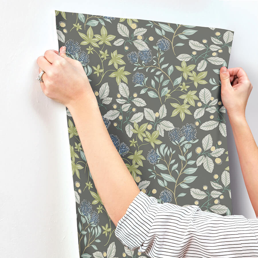 mildred-charcoal-botanical-trail-wallpaper-york-wallcoverings-4155-72815 - York Wallcoverings Papel pintado