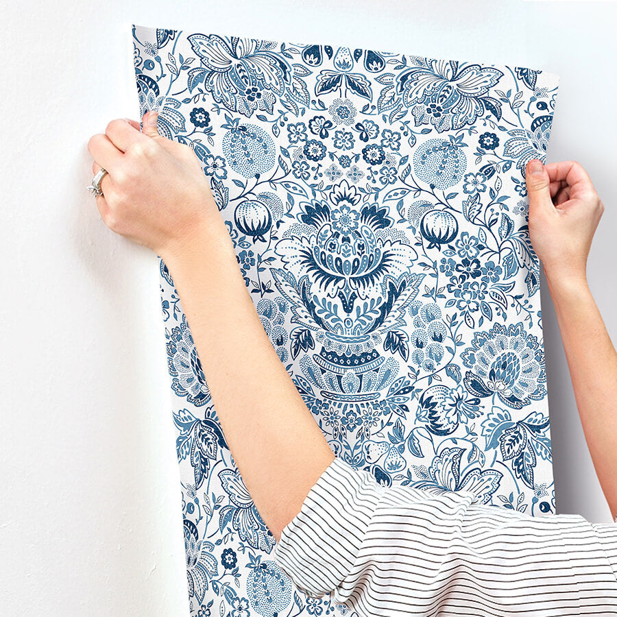 blanche-blue-floral-damask-wallpaper-york-wallcoverings-4147-27372 - York Wallcoverings Papel pintado