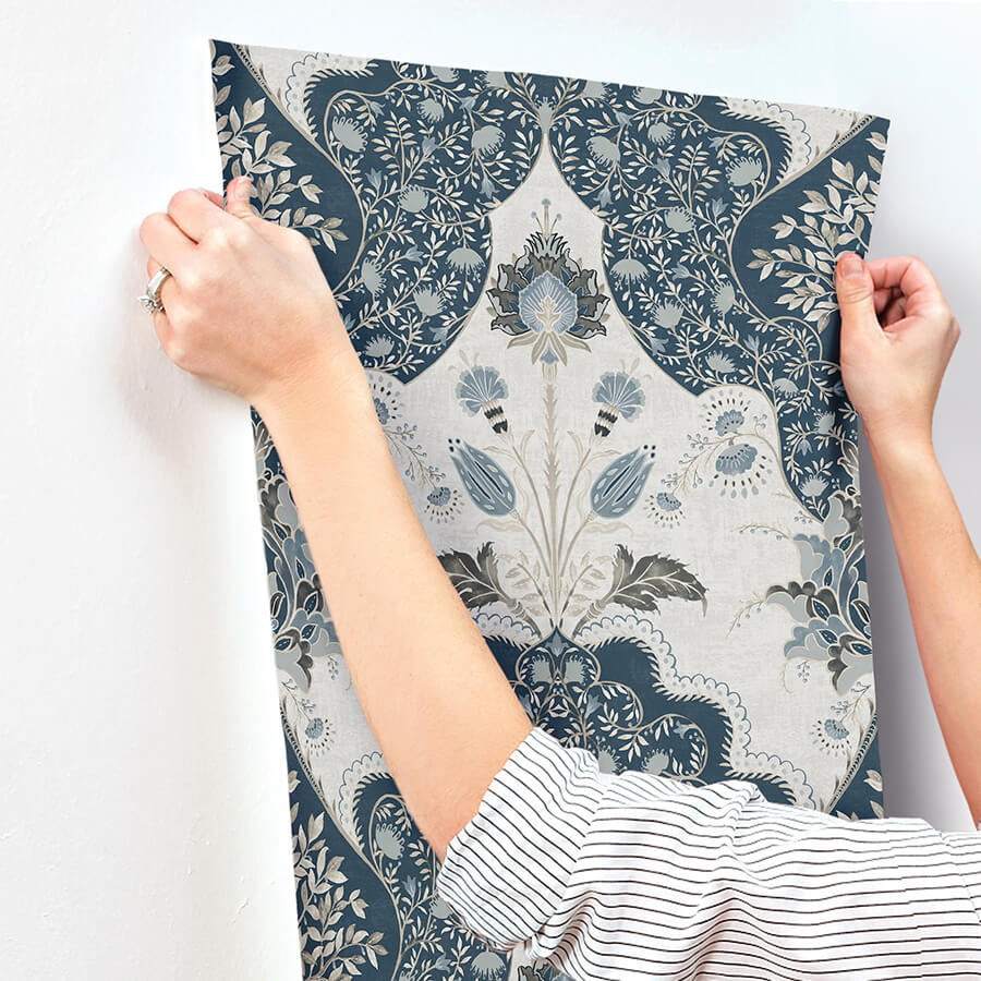 auden-dark-blue-floral-grandeur-wallpaper-york-wallcoverings-4147-27392 - York Wallcoverings Papel pintado