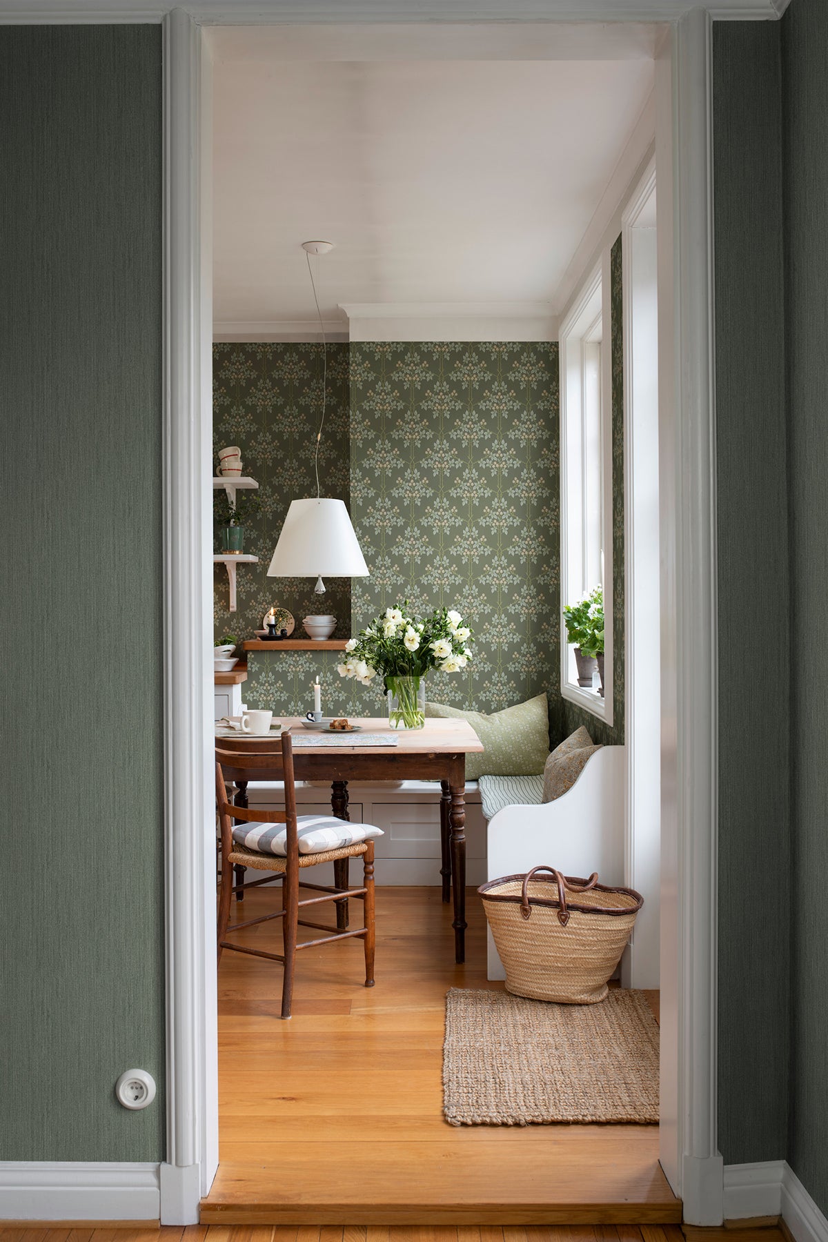 blackberry-grey-vine-trellis-wallpaper-york-wallcoverings-4171-82055