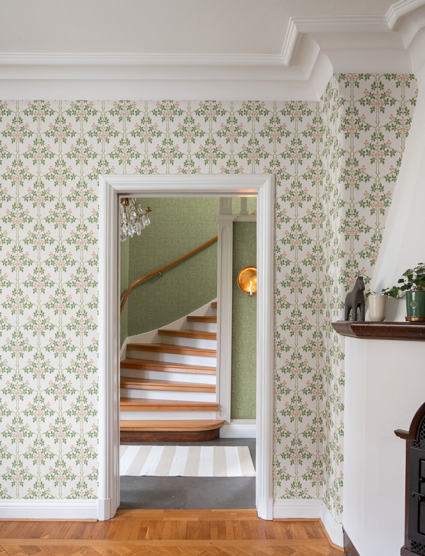 blackberry-pink-vine-trellis-wallpaper-york-wallcoverings-4171-82054