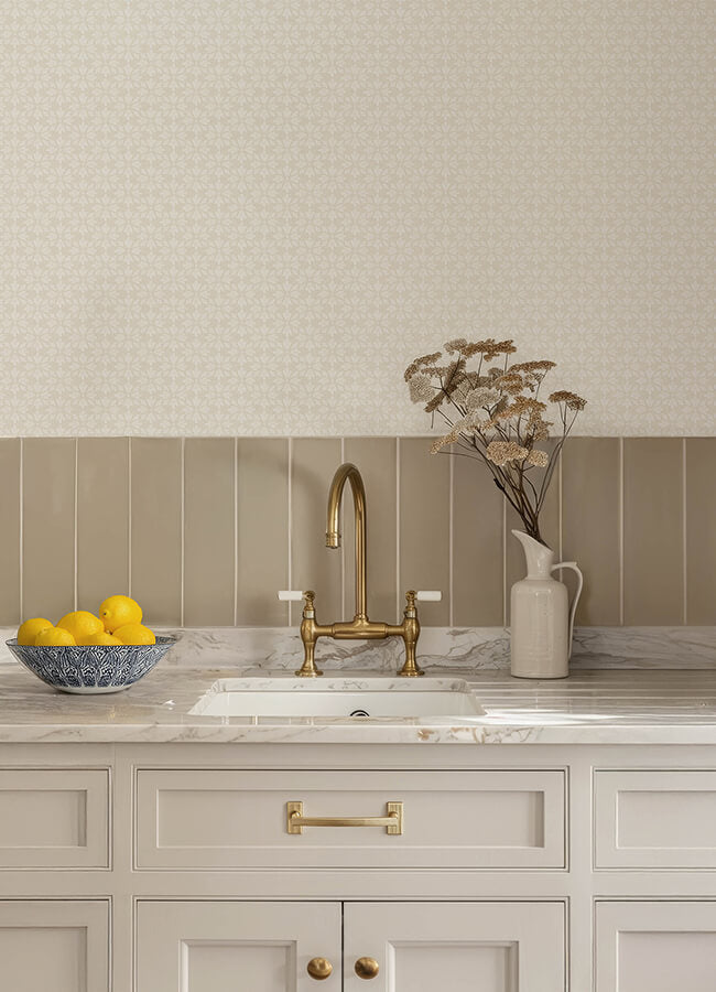 phlox-beige-floral-stamp-wallpaper-york-wallcoverings-4148-27453 - York Wallcoverings Papel pintado