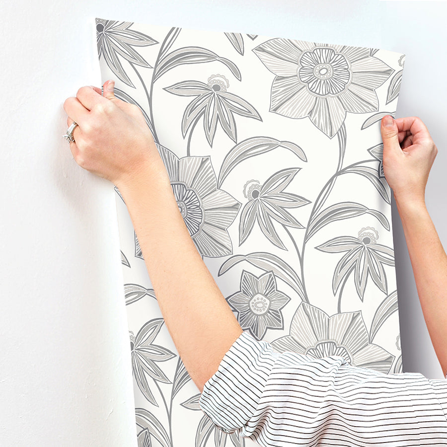 star-flower-charcoal-floral-trail-wallpaper-york-wallcoverings-4172-27514