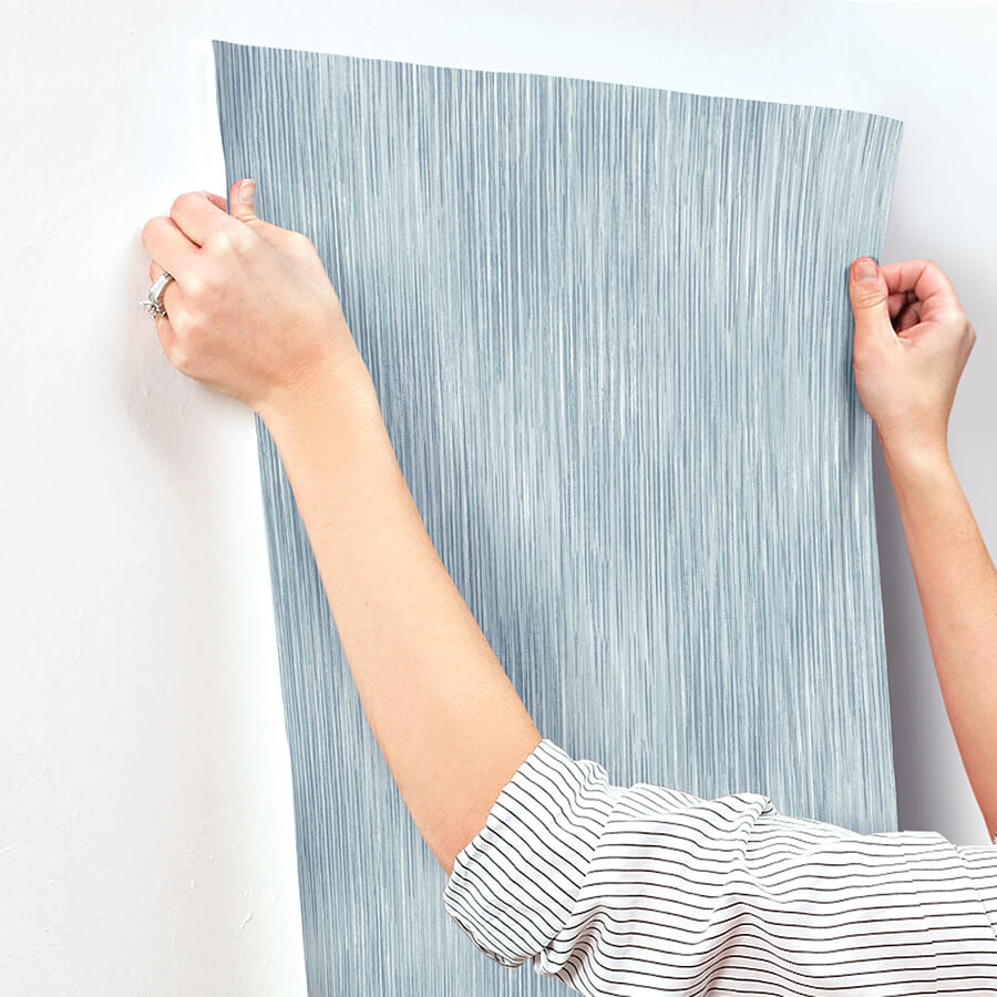 largo-sky-blue-striated-wallpaper-york-wallcoverings-4172-27523 - York Wallcoverings Papel pintado