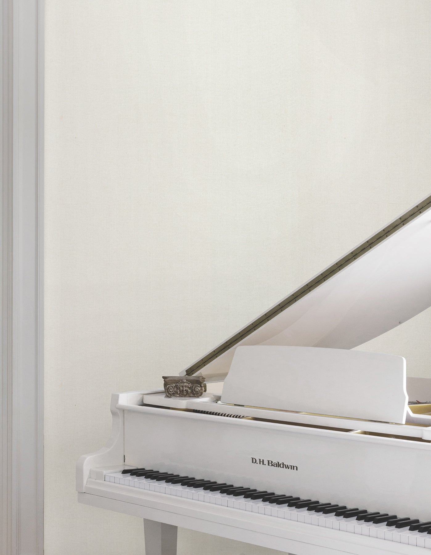 huri-wallpaper-white-york-wallcoverings-mx9604