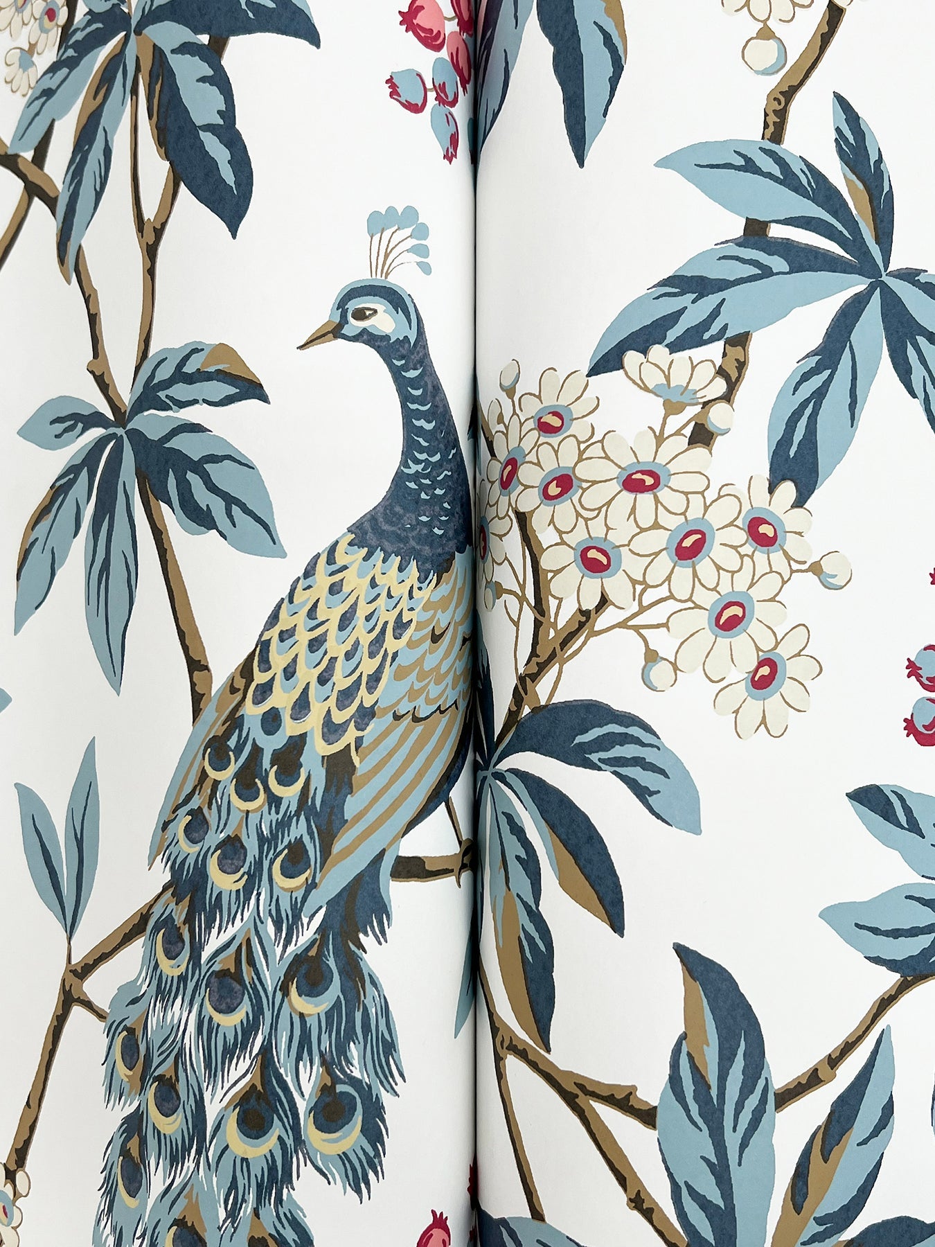 peacock-estate-wallpaper-white-york-wallcoverings-mx9666