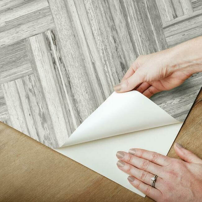 hermosa-herringbone-grey-peel-stick-wallpaper-york-wallcoverings-psw1288rl - York Wallcoverings Papel pintado