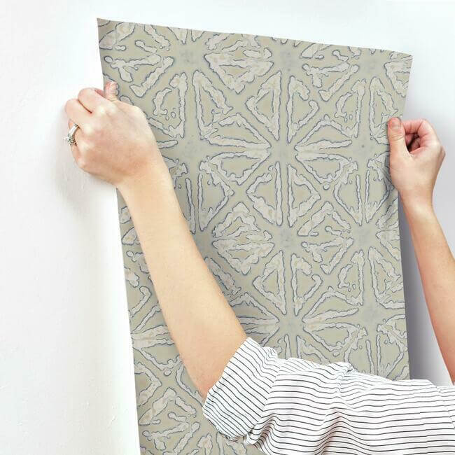 empire-diamond-silver-taupe-wallpaper-york-wallcoverings-kt2112 - York Wallcoverings Wallpaper