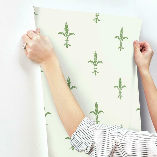 fleur-de-lis-wallpaper-white-green-york-wallcoverings-kt2194
