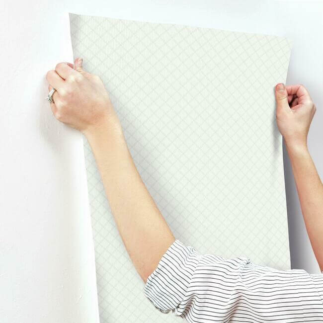 diamond-gate-white-tan-wallpaper-york-wallcoverings-gr6002 - York Wallcoverings Wallpaper