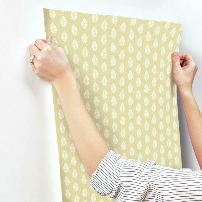 leaf-pendant-wallpaper-yellow-york-wallcoverings-gr5961 - York Wallcoverings Wallpaper