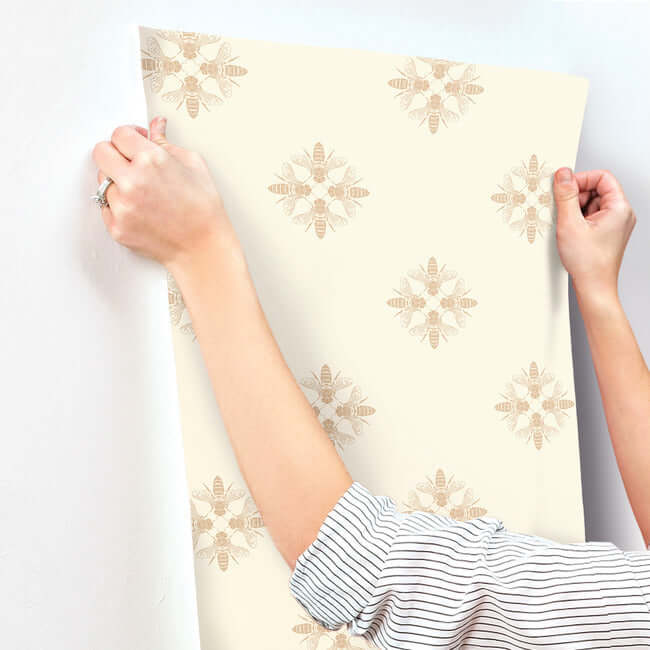 honey-bee-gold-cream-wallpaper-york-wallcoverings-on1641 - York Wallcoverings Wallpaper