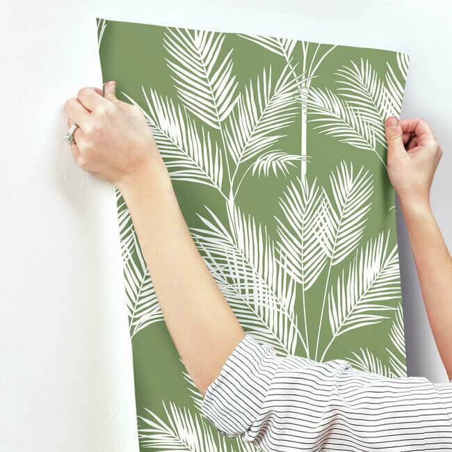 king-palm-silhouette-green-wallpaper-york-wallcoverings-cv4411 - York Wallcoverings Wallpaper