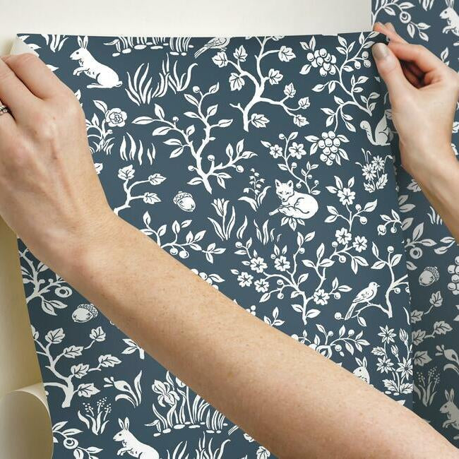 fox-hare-premium-peel-stick-wallpaper-navy-york-wallcoverings-psw1166rl