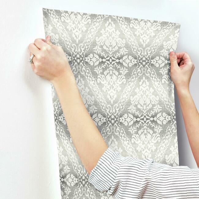 tudor-diamond-damask-wallpaper-black-york-wallcoverings-dm4931