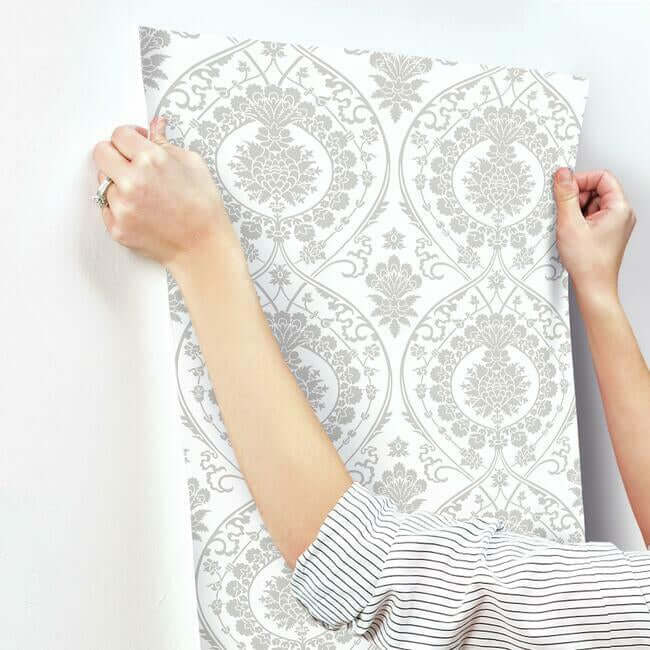 imperial-damask-white-silver-wallpaper-york-wallcoverings-dm4905 - York Wallcoverings Wallpaper