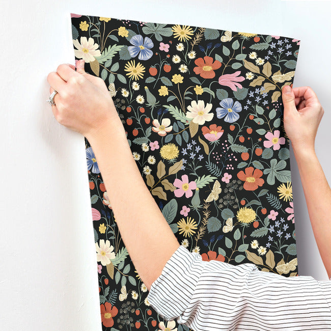 strawberry-fields-wallpaper-black-york-wallcoverings-rp7355