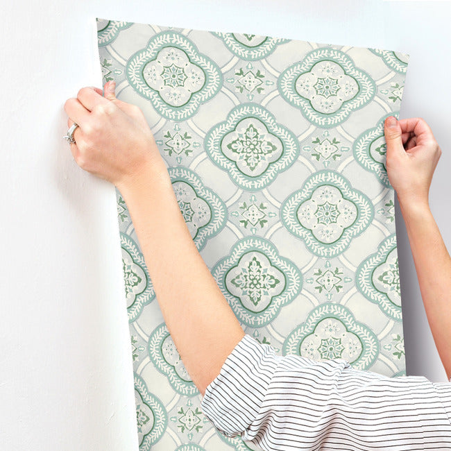 garden-trellis-wallpaper-rain-york-wallcoverings-go8211