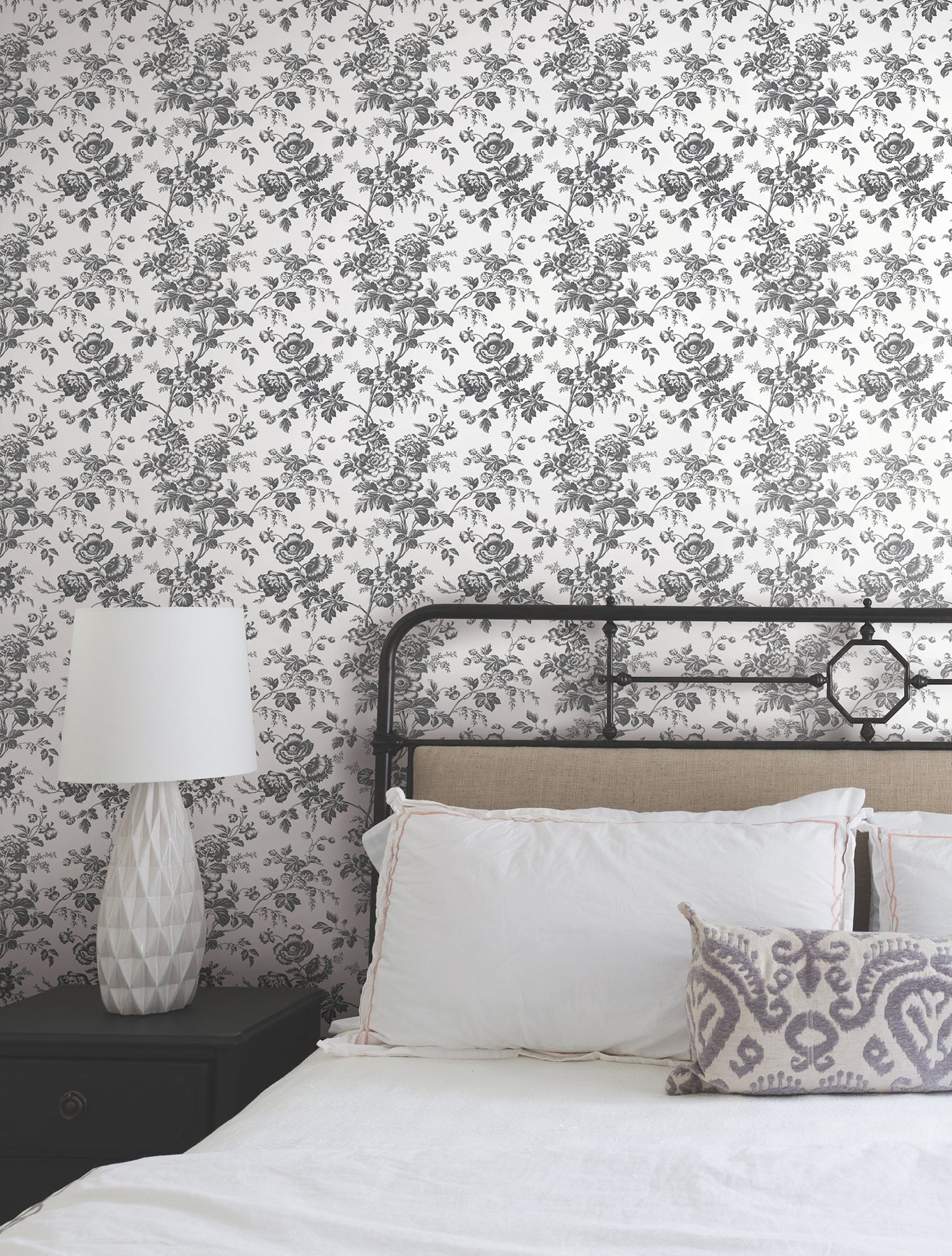 anemone-toile-wallpaper-black-york-wallcoverings-rt7875