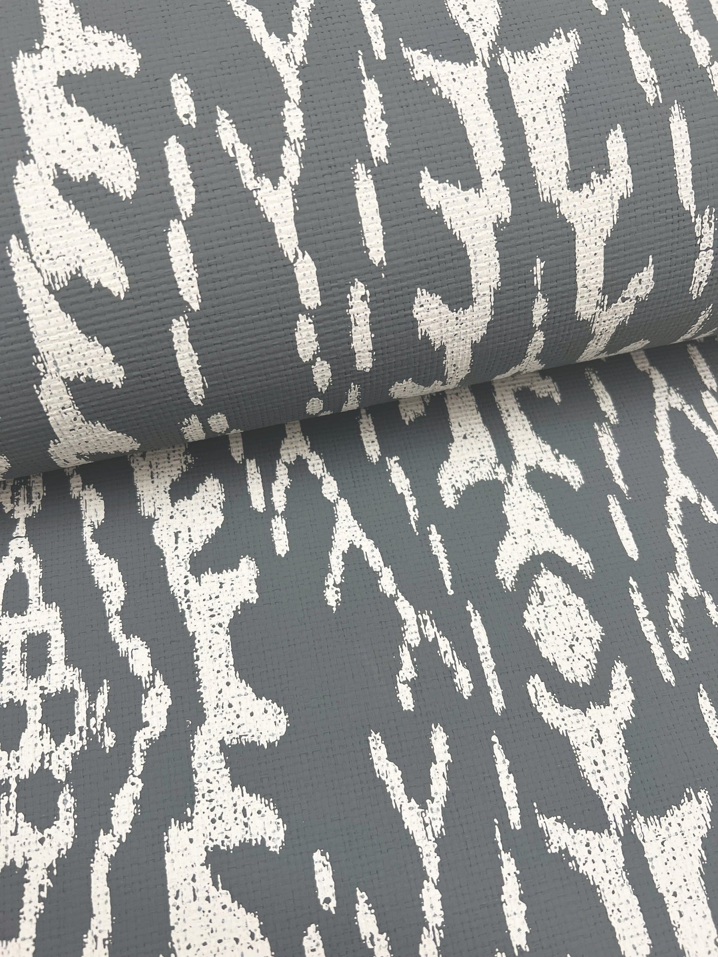 rousseau-paperweave-wallpaper-charcoal-york-wallcoverings-lm5342