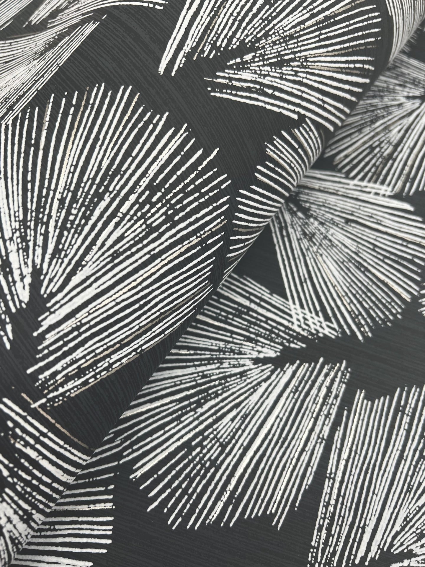 elora-leaf-wallpaper-black-york-wallcoverings-lm5351