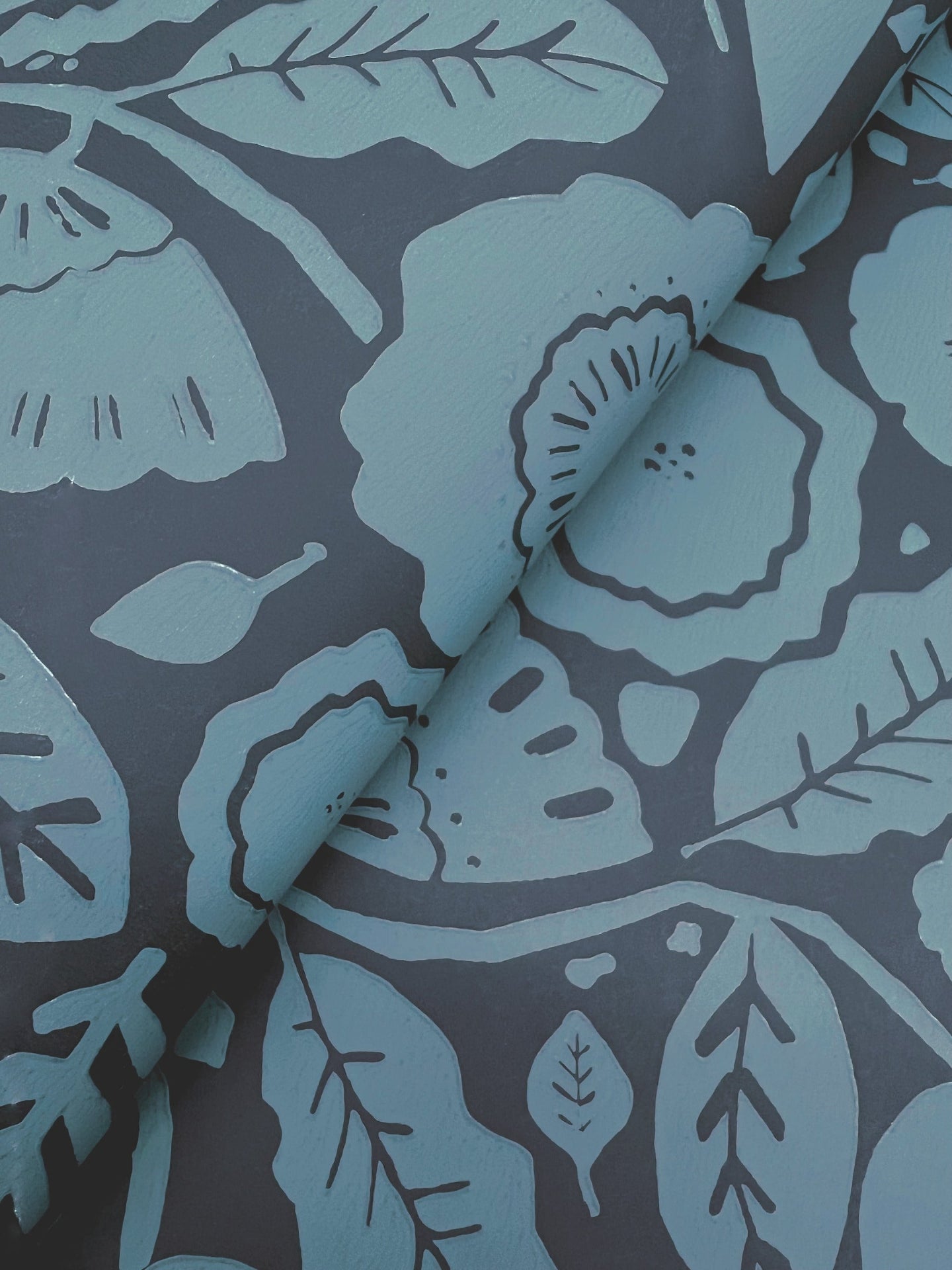 camille-blossom-wallpaper-indigo-york-wallcoverings-lm5396