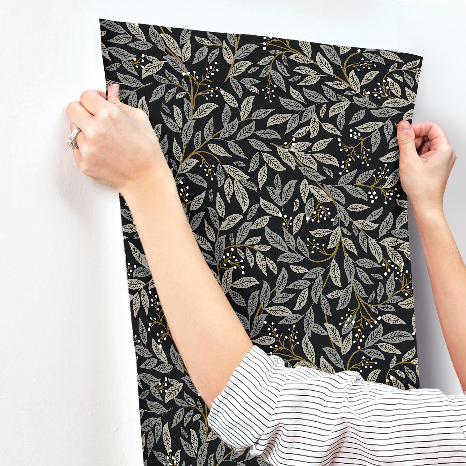 willowberry-wallpaper-black-york-wallcoverings-rf7462