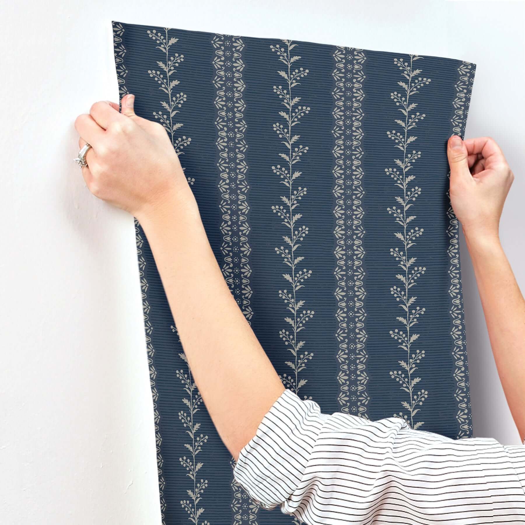 everleigh-navy-wallpaper-york-wallcoverings-mf4766 - York Wallpaper Wallpaper