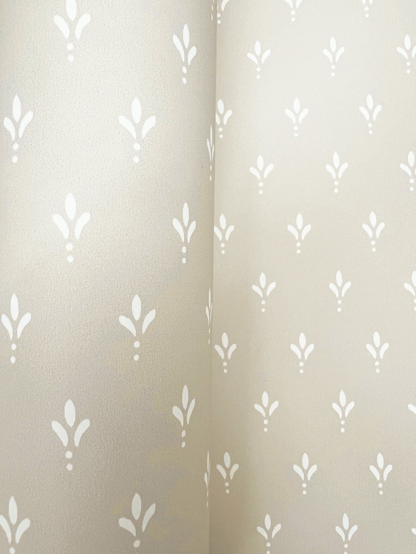 charm-wallpaper-gray-york-wallcoverings-mf4773