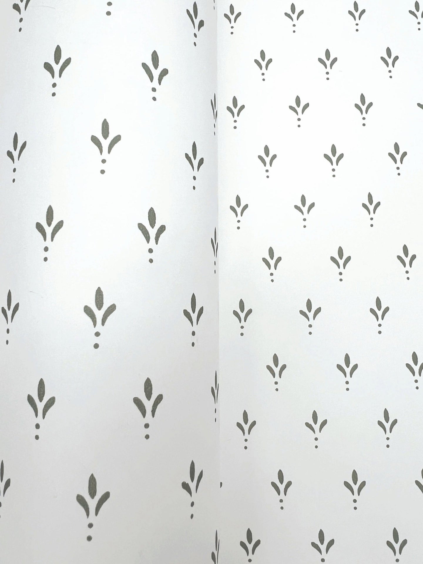charm-wallpaper-green-on-white-york-wallcoverings-mf4774