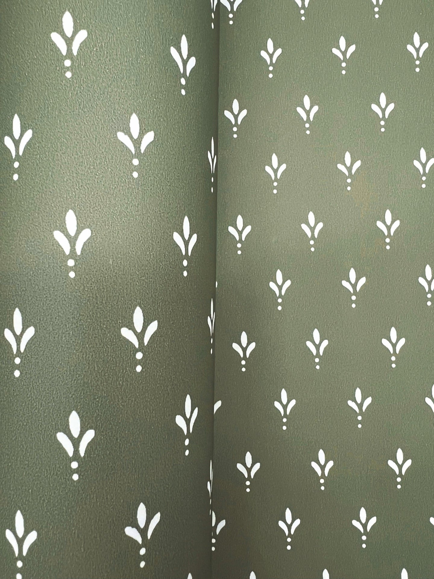 charm-wallpaper-pine-york-wallcoverings-mf4777