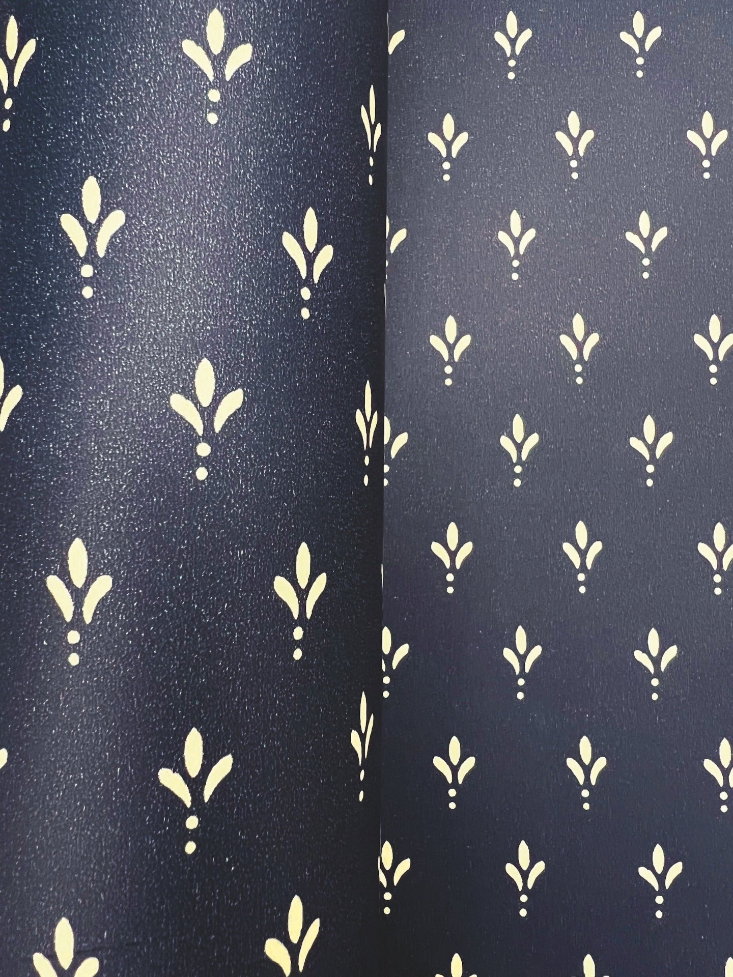 charm-wallpaper-taupe-on-navy-york-wallcoverings-mf4776