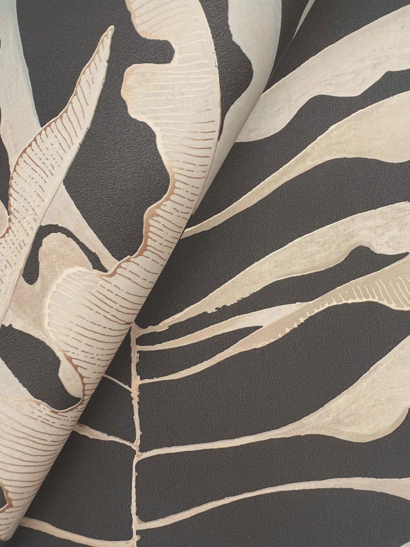 leaf-column-wallpaper-black-york-wallcoverings-fm1042