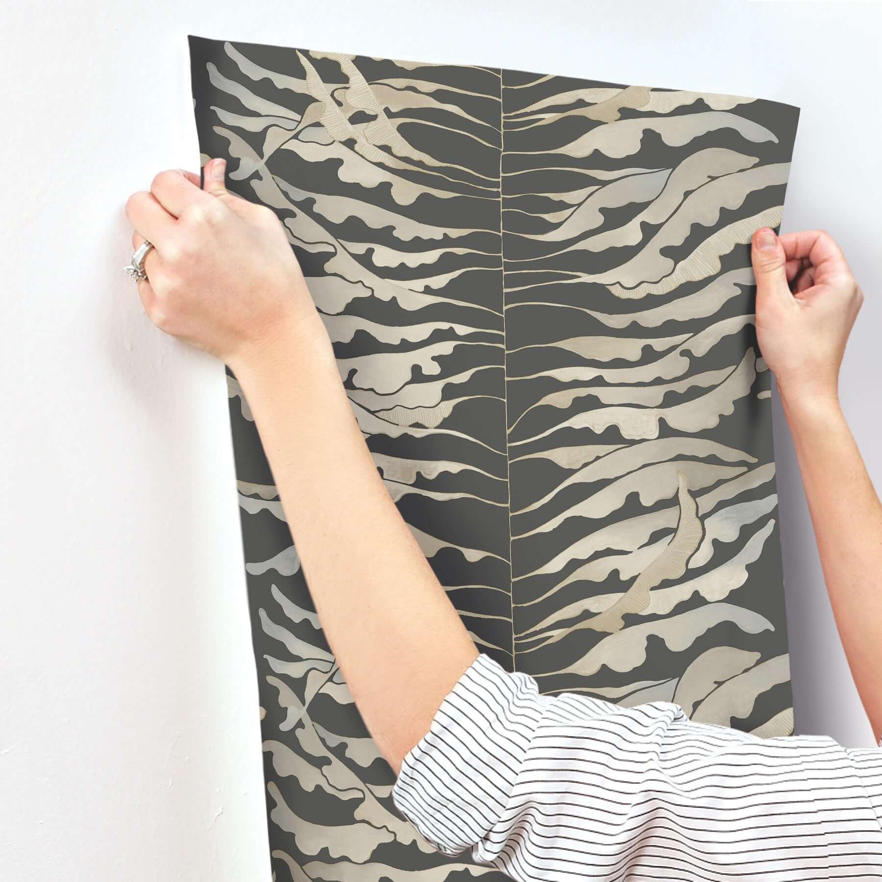 leaf-column-black-wallpaper-york-wallcoverings-fm1042 - York Wallcoverings Wallpaper
