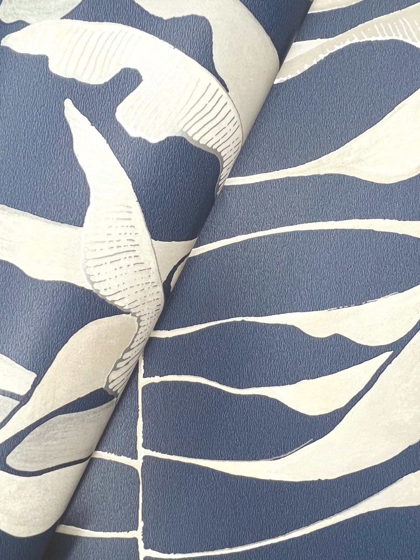 leaf-column-wallpaper-navy-york-wallcoverings-fm1043