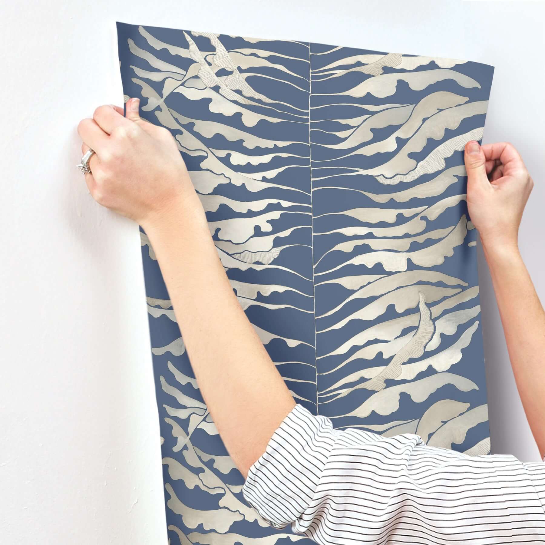 leaf-column-navy-wallpaper-york-wallcoverings-fm1043 - York Wallpaper Wallpaper