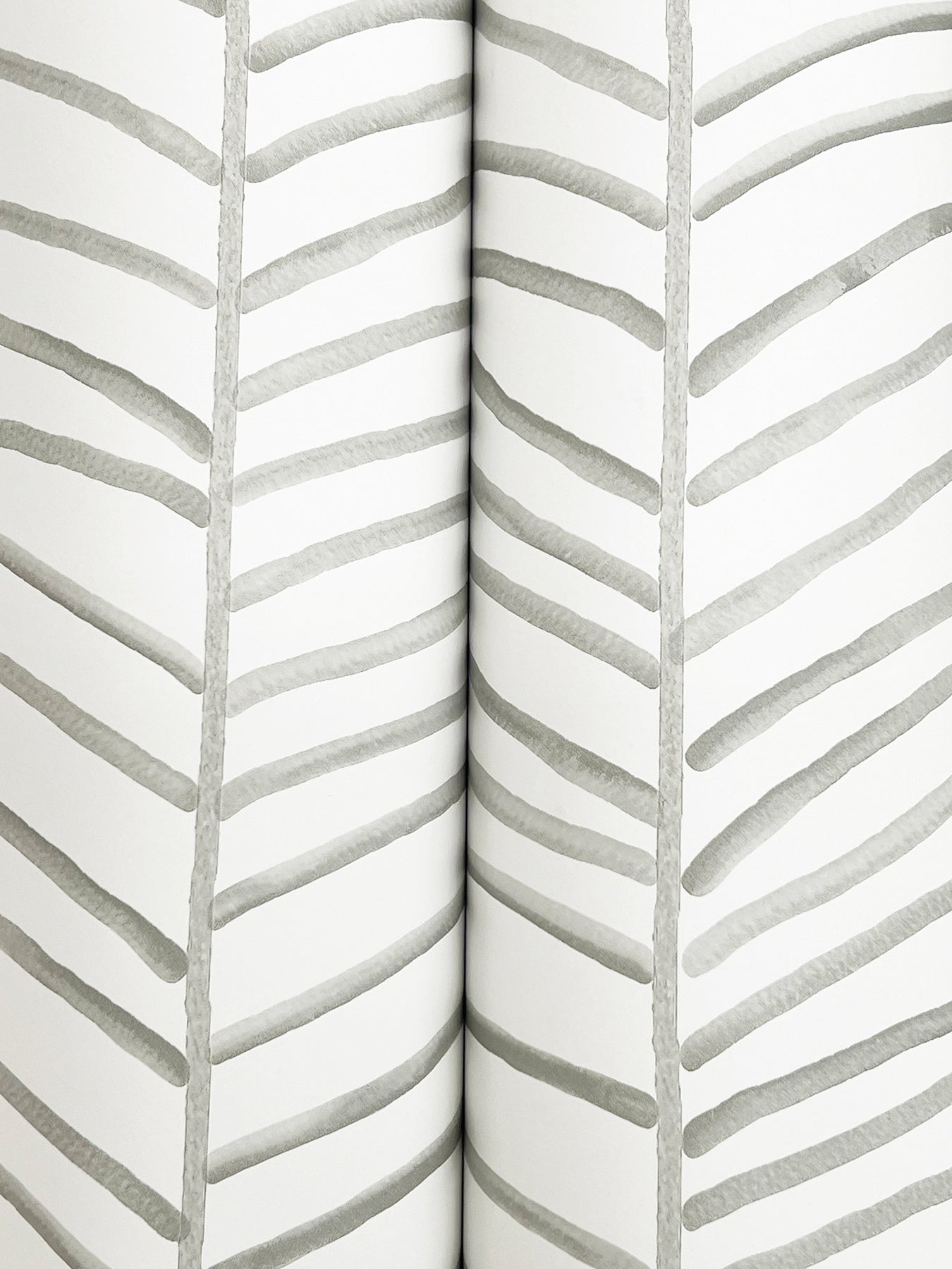 cascade-palm-chevron-fog-york-wallcoverings-mt5671
