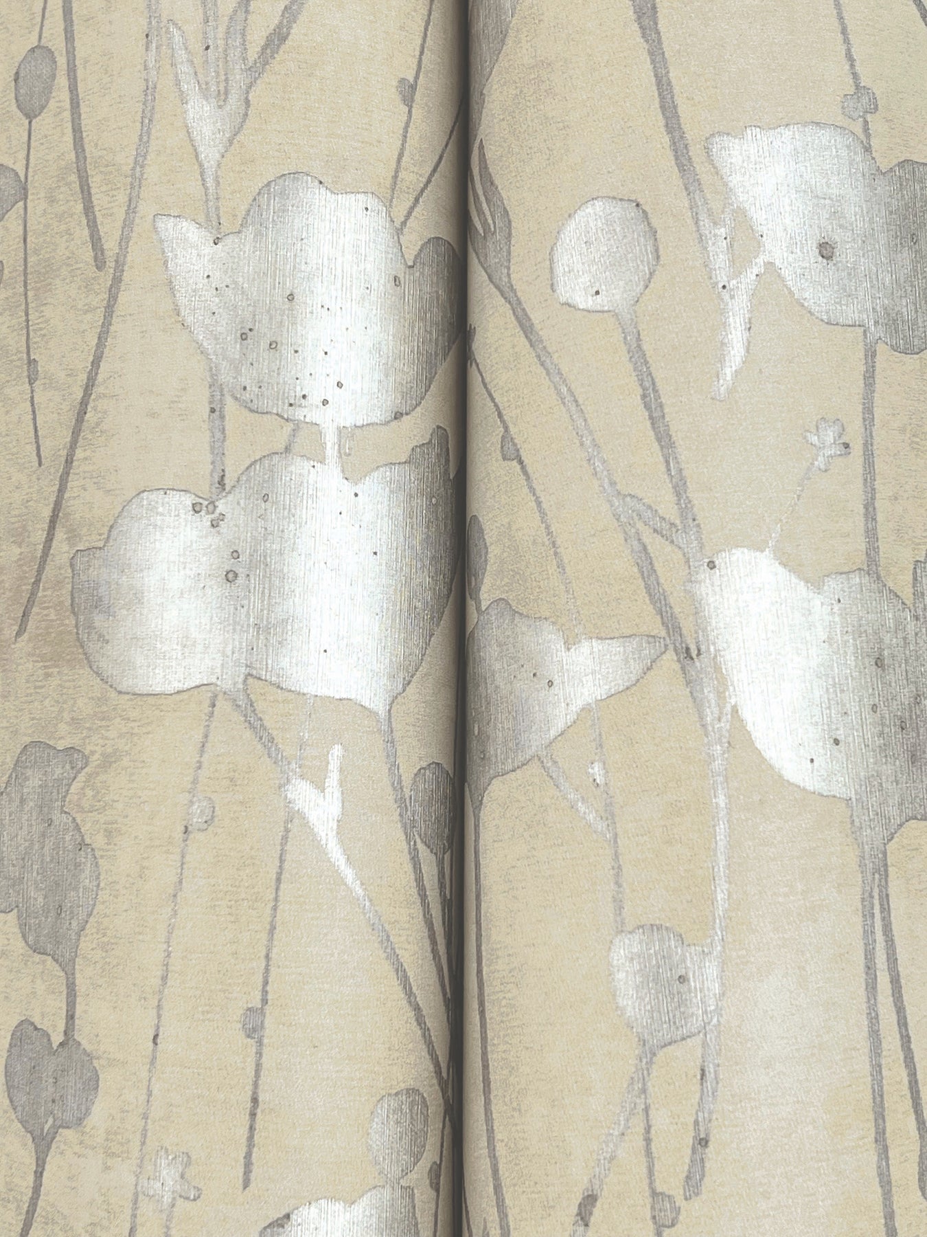 shimmering-poppies-wallpaper-cream-silver-york-wallcoverings-za8067