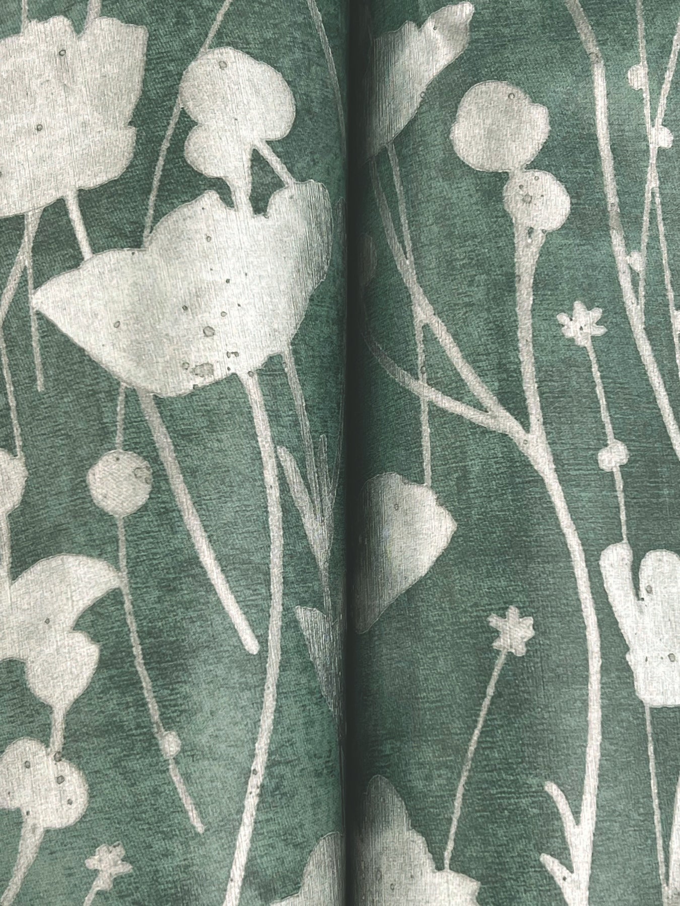 shimmering-poppies-wallpaper-green-silver-york-wallcoverings-za8068