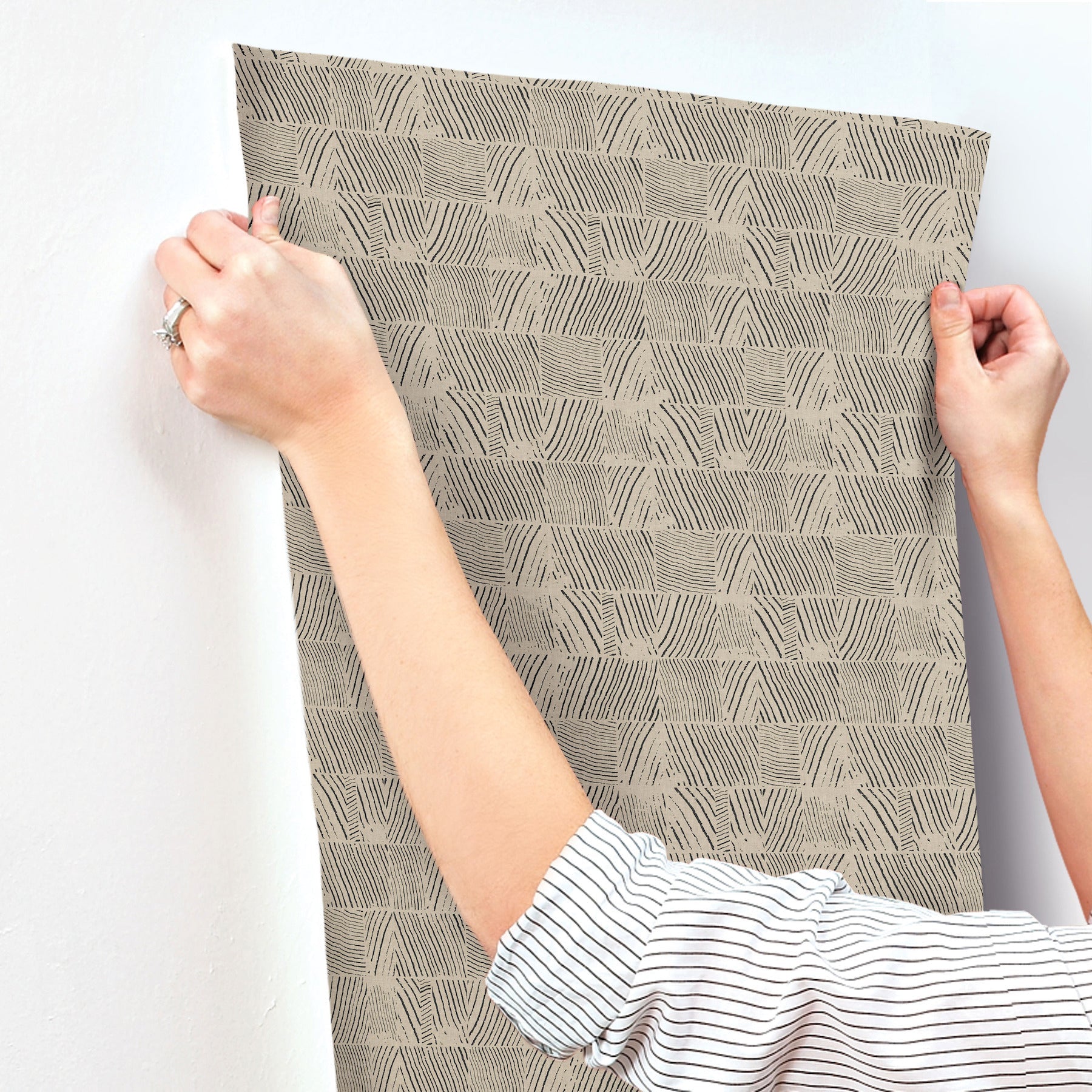 woodcut-wallpaper-black-linen-york-wallcoverings-gn2621