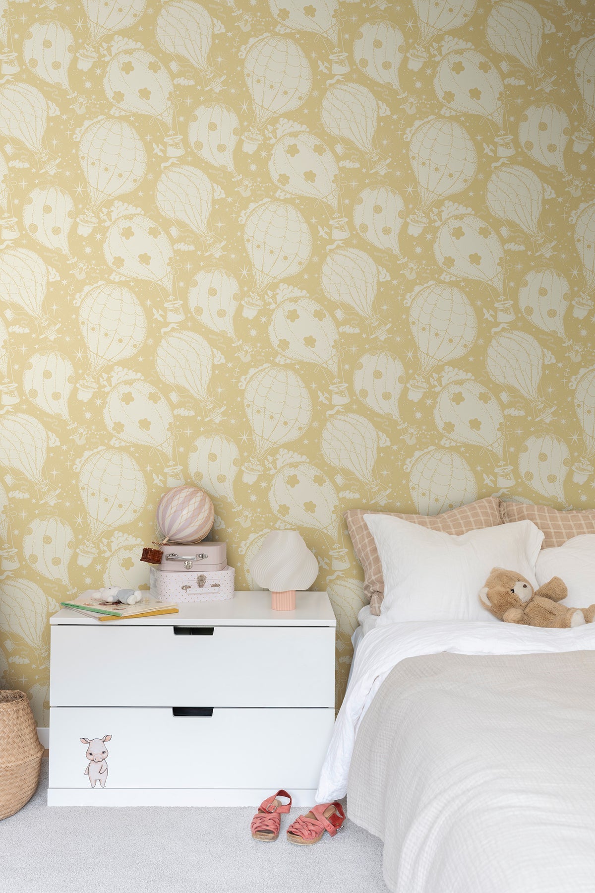ballongerna-wallpaper-yellow-york-wallcoverings-mb29002