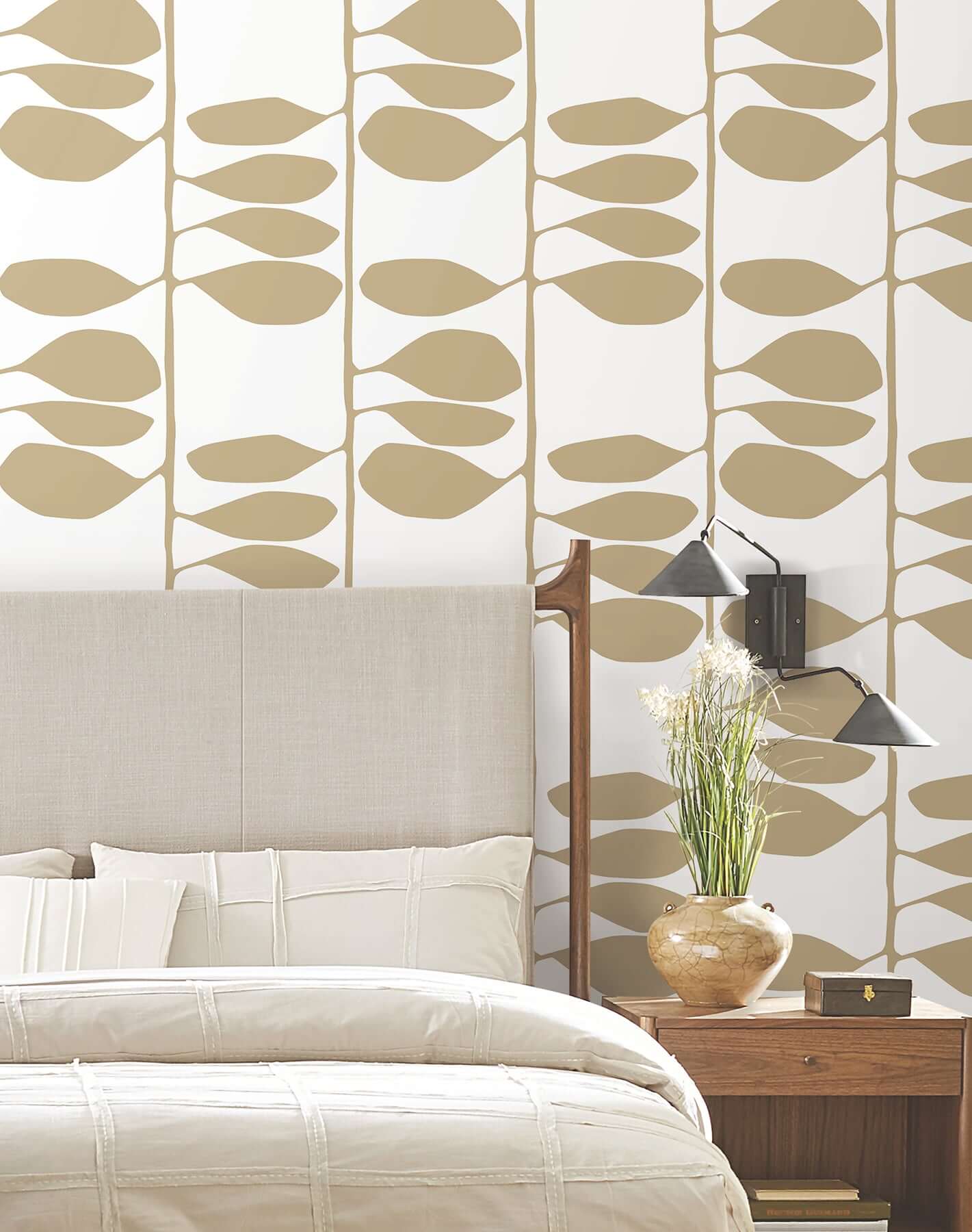 sculpted-vines-gold-wallpaper-york-wallcoverings-zm2803