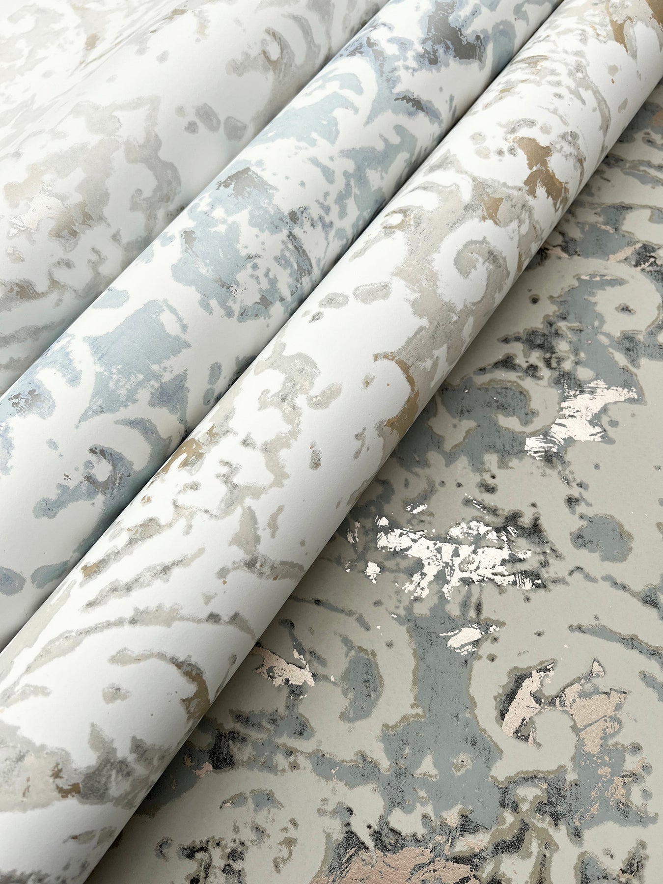 velvet-crush-damask-wallpaper-soft-neutral-pearl-york-wallcoverings-df3333