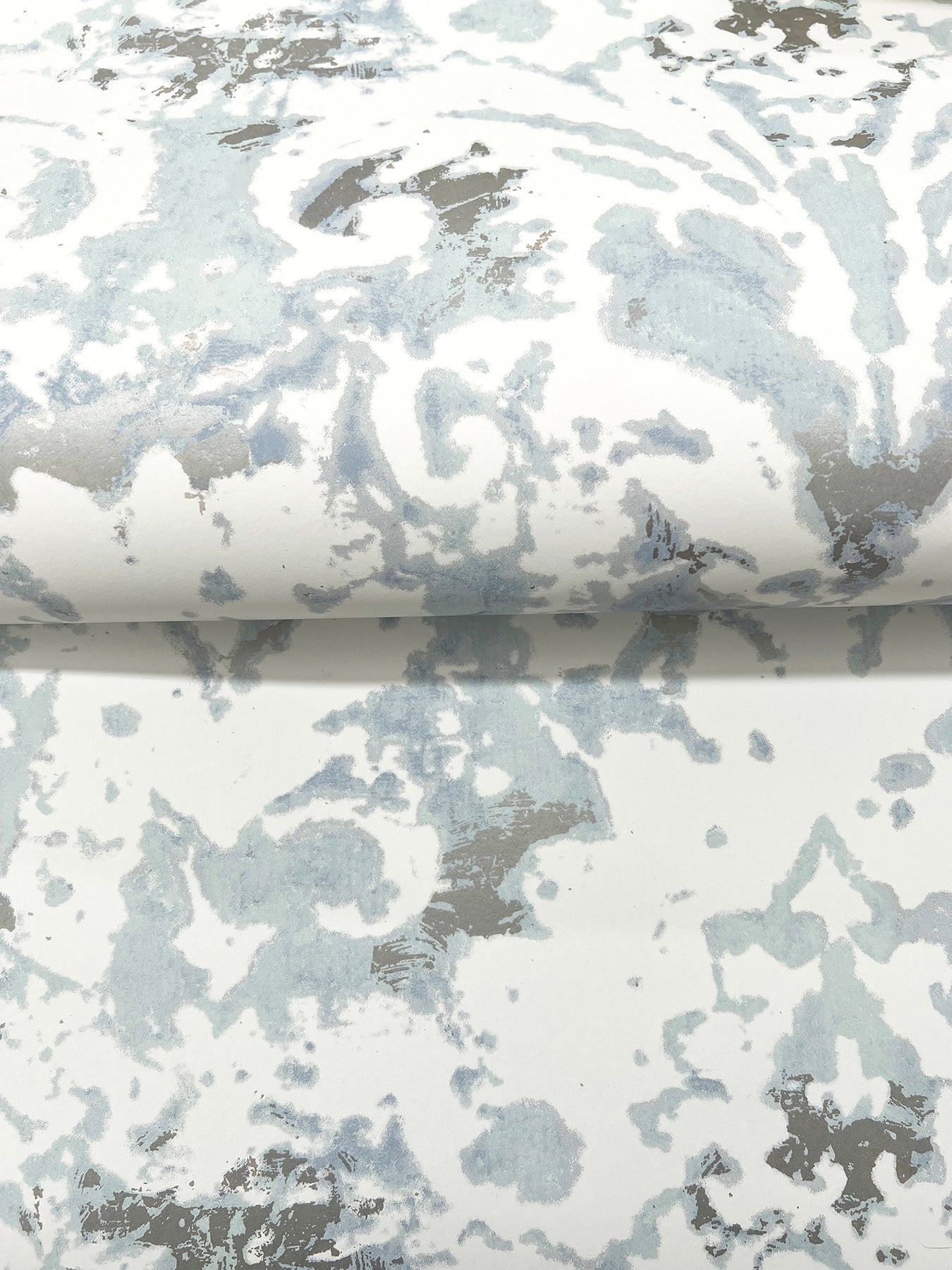 velvet-crush-damask-wallpaper-blue-pearl-york-wallcoverings-df3335