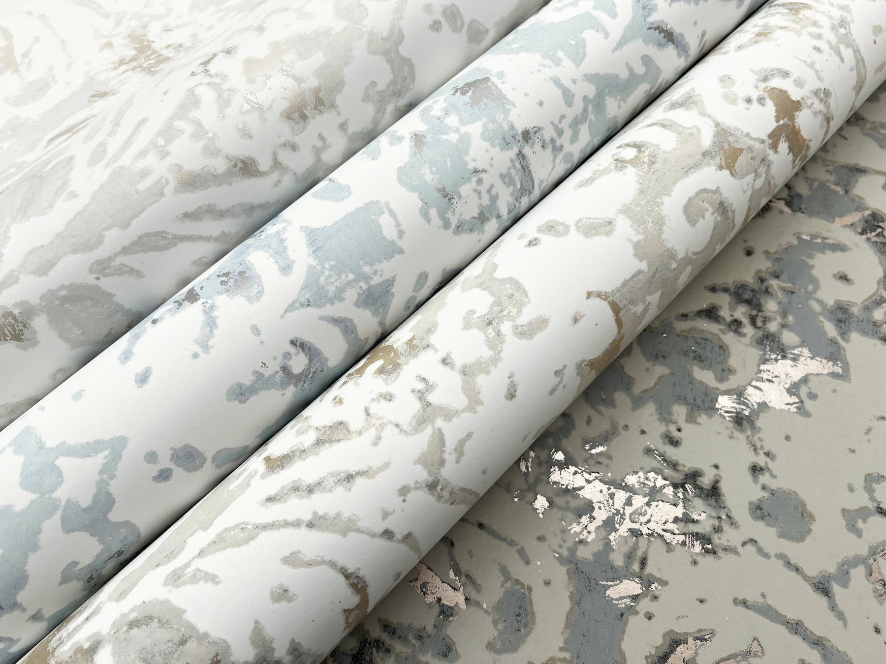 velvet-crush-damask-wallpaper-blue-pearl-york-wallcoverings-df3335