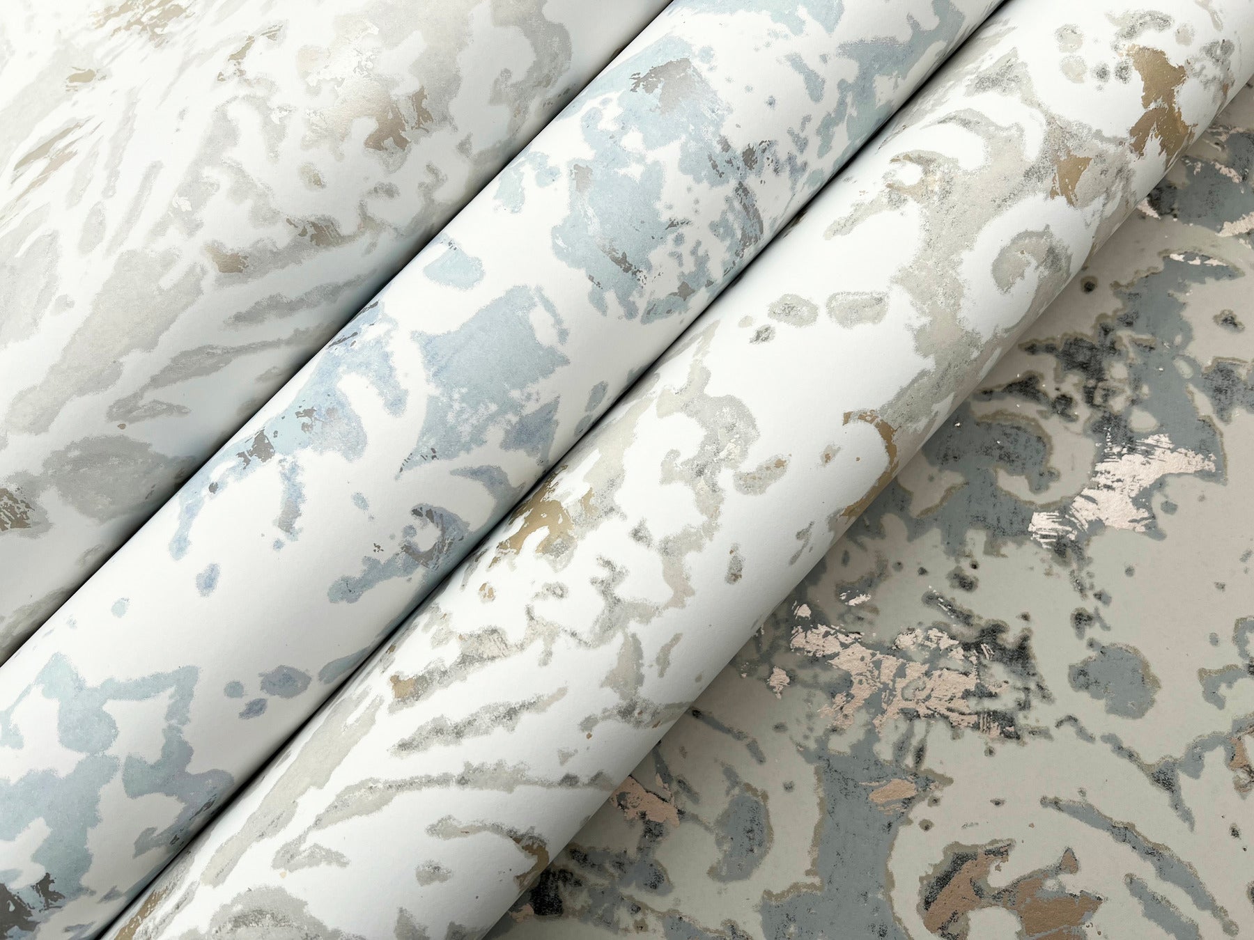 velvet-crush-damask-wallpaper-blue-pearl-york-wallcoverings-df3335