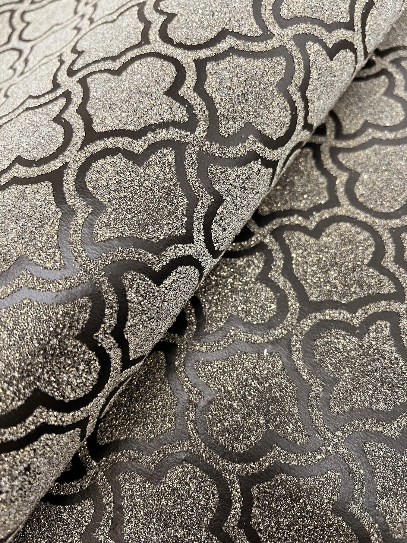 uptown-glam-wallpaper-black-gold-york-wallcoverings-df3336