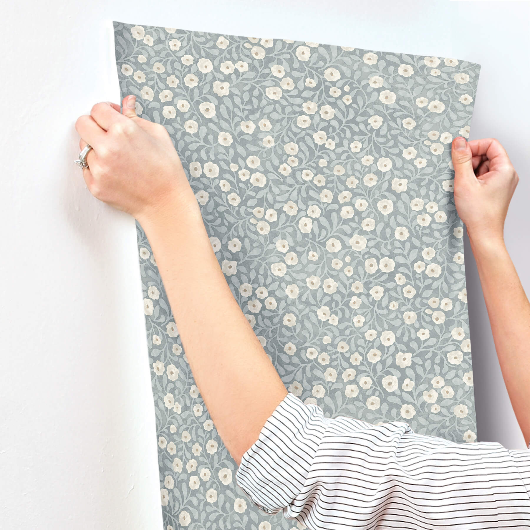 poppy-trail-light-blue-floral-wallpaper-york-wallcoverings-4169-83134 - York Wallcoverings Wallpaper