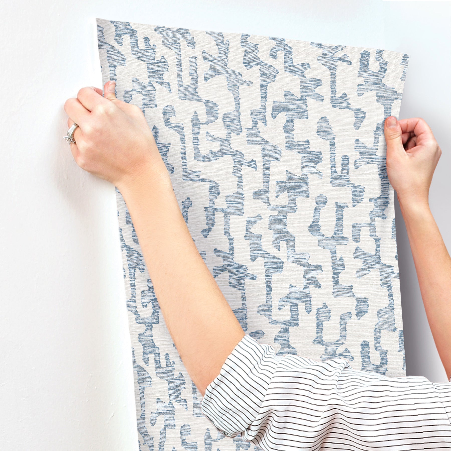 cipher-blue-geometric-faux-grasscloth-wallpaper-york-wallcoverings-4177-27701 - York Wallcoverings Wallpaper