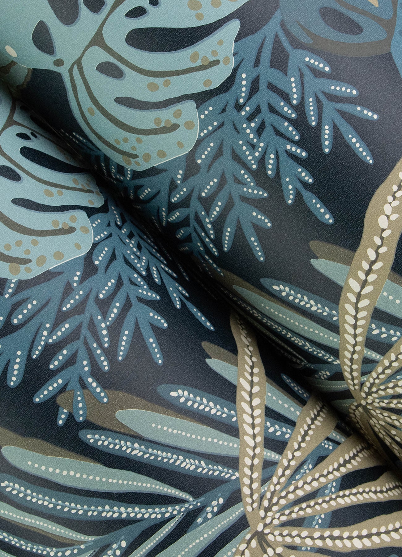 alocasia-blue-tropical-foliage-wallpaper-york-wallcoverings-4177-27735